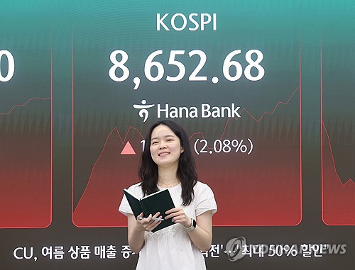 개장 후 죽죽 오르더니 8800도 뚫었다…삼전 10% 급등_신민경