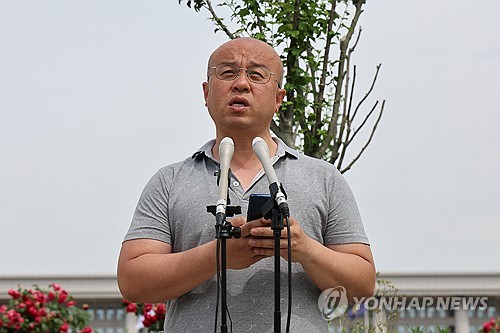 발언하는 민경권 대한민국 주주운동본부 대표