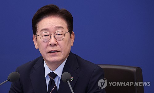 속도전 예고한 李대통령 "남은 임기 4년, 8년처럼 일할 수 있다"(종합)_정지서