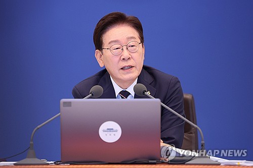李대통령 "빚 때문에 죽는 일 없어야"…범정부 장기연체채무 관리 주문_정지서