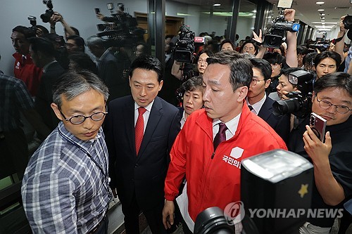 선관위원장실 항의방문하는 장동혁 선대위원장