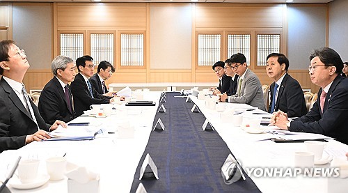 (서울=연합뉴스) 구윤철 부총리 겸 재정경제부 장관이 4일 서울 종로구 정부서울청사에서 열린 시장상황점검회의를 주재하고 있다. 2026.6.4 [재정경제부 제공. 재판매 및 DB 금지] photo@yna.co.kr