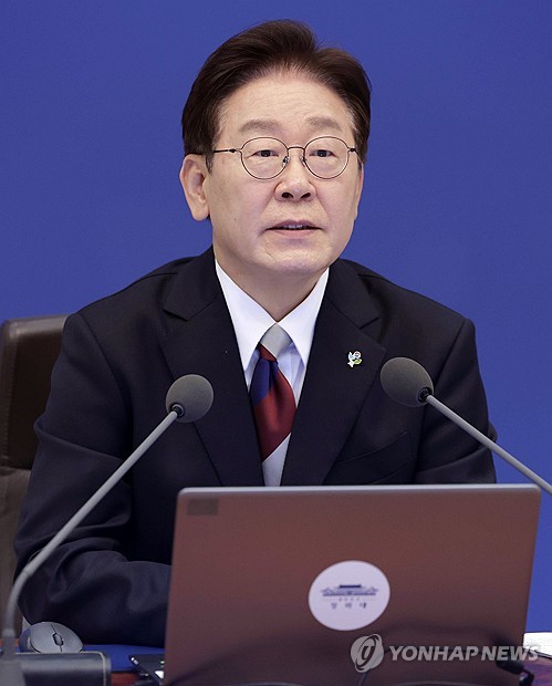 李대통령 "투표용지 부족 사태 매우 큰 유감…책임 물어야"(종합)_정지서