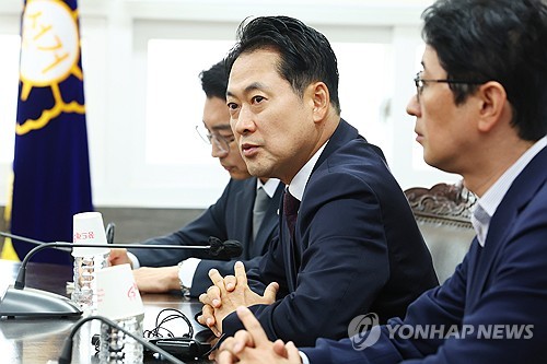 서울시선관위 항의방문한 장동혁 대표