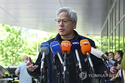 젠슨 황 "내년은 큰 해…한국 파트너사 준비 확인하고 싶어"(종합)_서영태