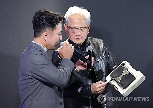젠슨 황, NC·크래프톤과 'PC방 연쇄 회동'…"RTX스파크로 PC 재발명"_한종화