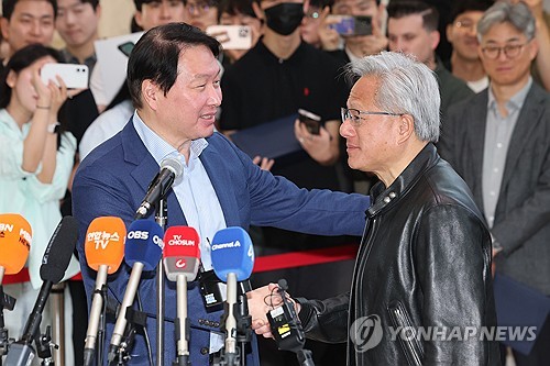 엔비디아·SK, 메모리 동맹에서 AI팩토리 혈맹으로…"주식 싸게 살 때"(종합2보)_서영태