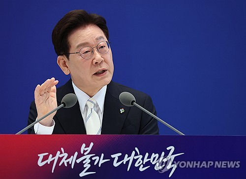李대통령 "삼전 등 초과이윤 논쟁 신중해야…경제 새싹 밟을라"_온다예