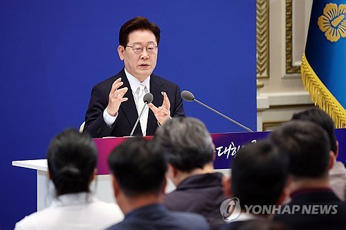 李대통령 "증시 아직 저평가됐다 생각…국민연금 고갈 청년 걱정 줄어"_온다예