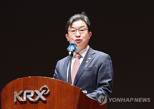 축사하는 이억원 금융위원장