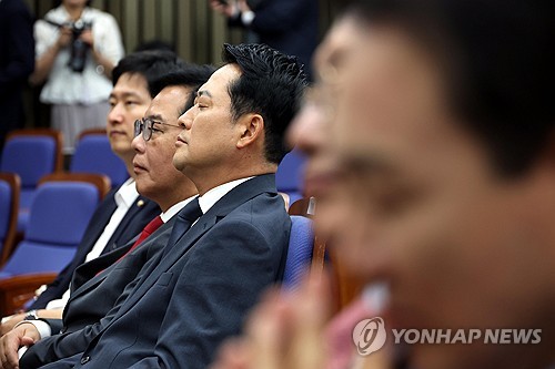 생각에 잠긴 장동혁 대표