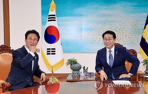 조정식 "국회 복귀 시 역할 기대"…김민석 "국정 뒷받침 노력"_온다예