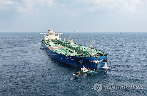 호르무즈 탈출한 HMM 유조선 울산 앞바다 도착