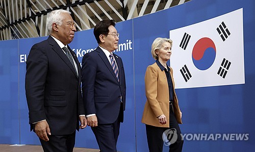 함께 이동하는 이재명 대통령과 EU 지도부