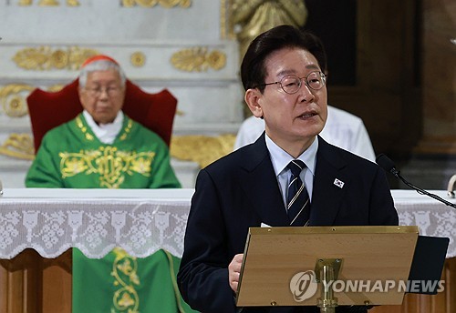 바티칸 찾은 李대통령 "6·15의 희망 불씨 살아있다"_정지서