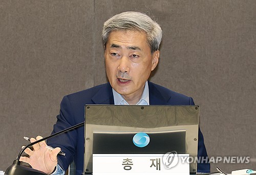 발언하는 신현송 한은총재