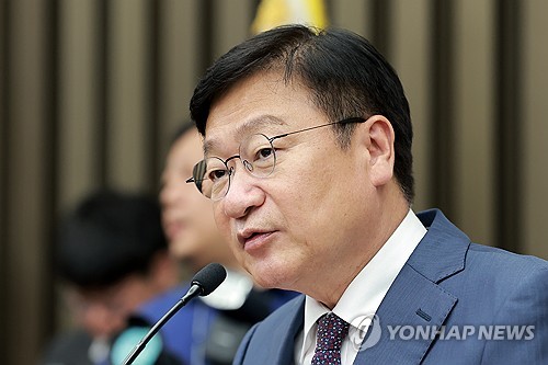 의원총회에서 발언하는 국민의힘 정점식 원내대표