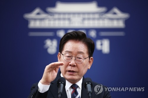 李대통령 "국정 2기 성격 달라질 것…새로운 일 추진할 인재 필요"_정지서