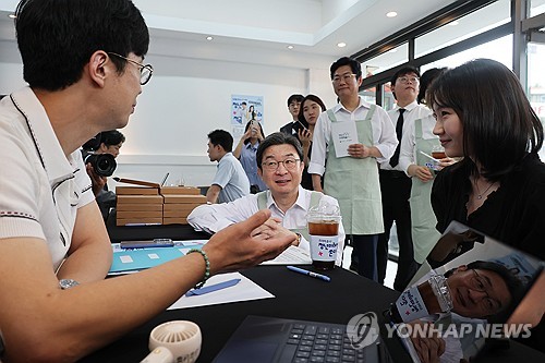 청년미래적금 출시 홍보 나선 이억원 금융위원장