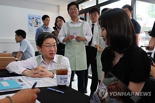 청년미래적금 출시 홍보 나선 이억원 금융위원장