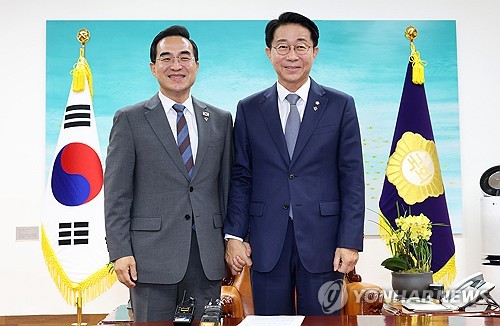 박홍근, 국회의장 예방…"내년도 예산안, 국회 의견 폭넓게 수렴"_박준형