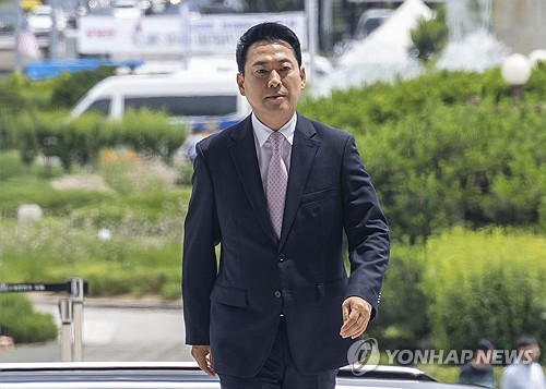 엿새 만의 퇴원, 국회 들어서는 장동혁 대표