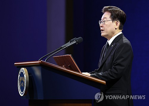 李대통령 "영웅 희생으로 오늘의 평화…전쟁 걱정 없는 한반도 만들 것"_정지서