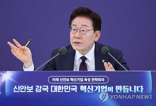 李대통령 "호남 반도체 입지, 尹정부서 공식 확인…野 이상한 말 자제하라"_정지서