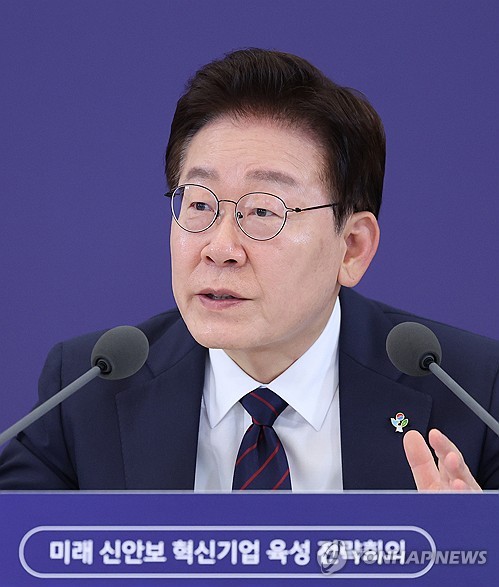 李대통령 지지율 46.5%·0.2%p↓…국힘 42.0%·민주 41.0%[리얼미터]_황남경