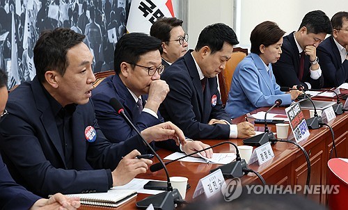 '장동혁 거취' 또 설전…우재준 "張 내려와야"·김민수 "본인이나 사퇴"_온다예