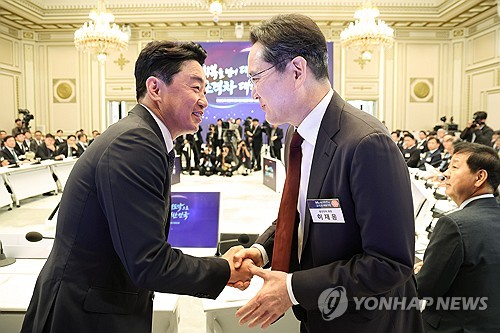 '반도체산업경쟁력강화특별위원회' 출범…강훈식 "반도체 남방한계선 붕괴"_정지서