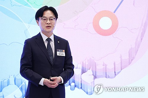 '반도체 도시' 광주 찾은 김정관 "車 제조 AI전환 클러스터 조성"_윤은별