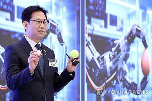 정책발표하는 배경훈 부총리