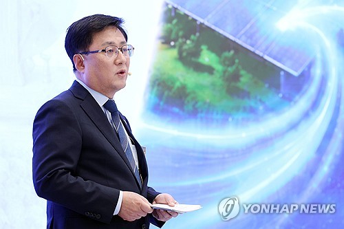 '3대 메가 프로젝트' 정책발표하는 김성환 기후부 장관