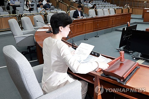 與 "국힘에 총리 인청특위 참석 요청…불참시 민주당 주도 보고서 채택"_황남경