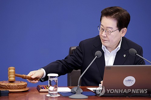 李대통령 "수십 兆 숨은 카드 포인트, 지역화폐 전환 추진"(종합)_정지서