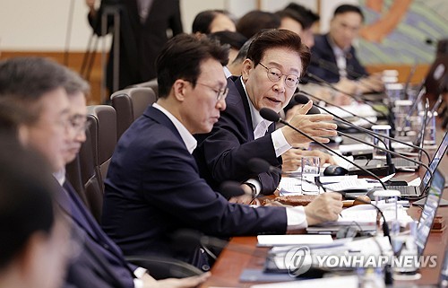국무회의 발언하는 이재명 대통령