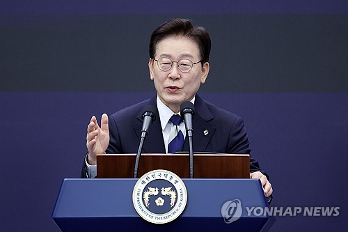 李대통령, 강기정·김영록 향해 "당선 확률 절반 줄인 결단…투자 끌어낸 동인"_정지서