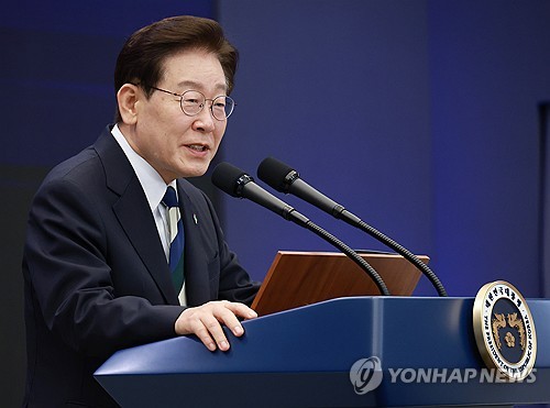 李대통령 "서남권, 첨단산업 거점…호남에 대한 국민적 보상"_정지서