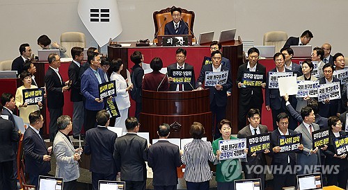 與, 법사위 등 11곳 상임위원장 선출…국힘 "밀실 정치"_황남경