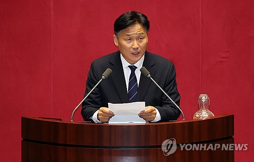 당선 인사하는 김영진 행안위원장