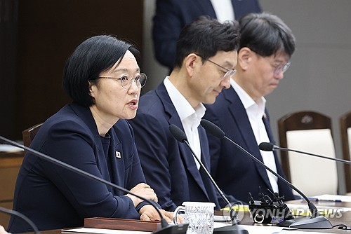 韓총리 "중동정세 안정 기대에도 방심 안돼…물가 관리 최우선"_정지서