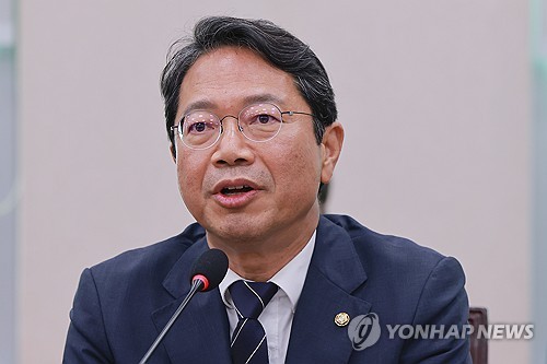 인사말하는 법사위 여당 간사 김승원 의원