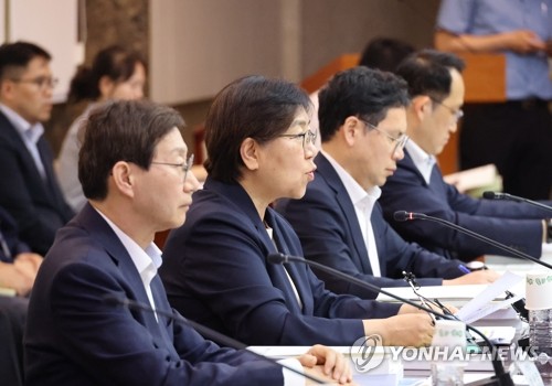 발언하는 정은경 장관