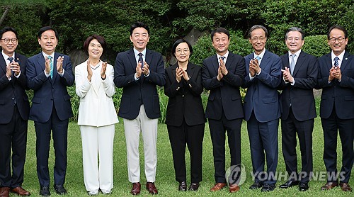 고위당정협의회 기념촬영하는 한성숙 국무총리