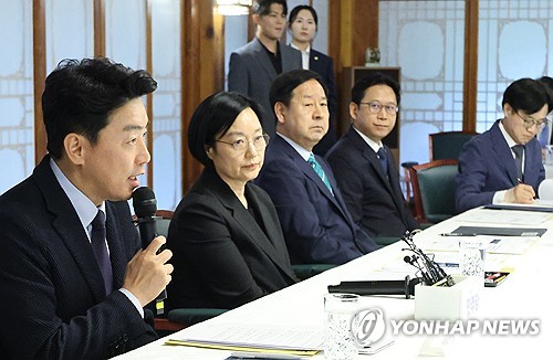 발언하는 강훈식 대통령비서실장