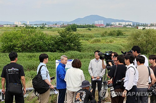 반도체 클러스터 부지 점검하는 민형배 전남광주통합특별시장