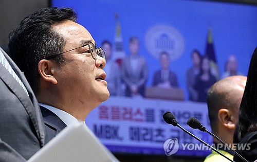발언하는 민병덕 위원장