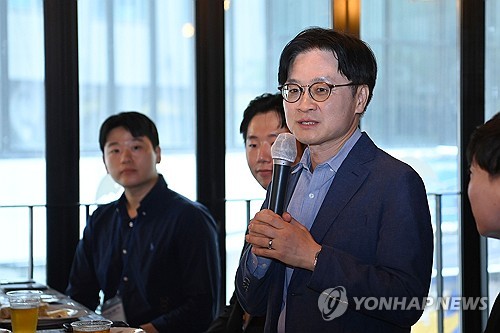 김정관 산업통상부 장관