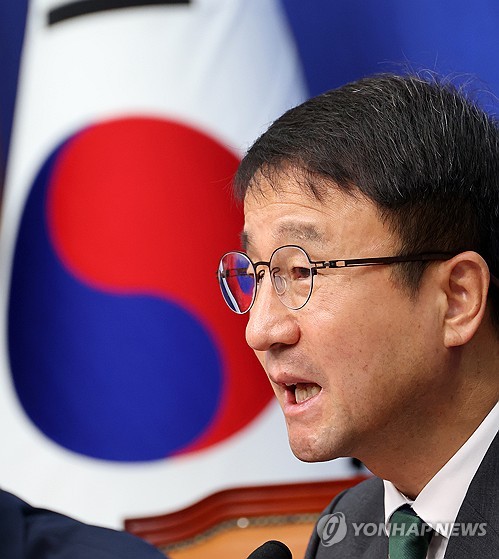 발언하는 한병도 당 대표 직무대행